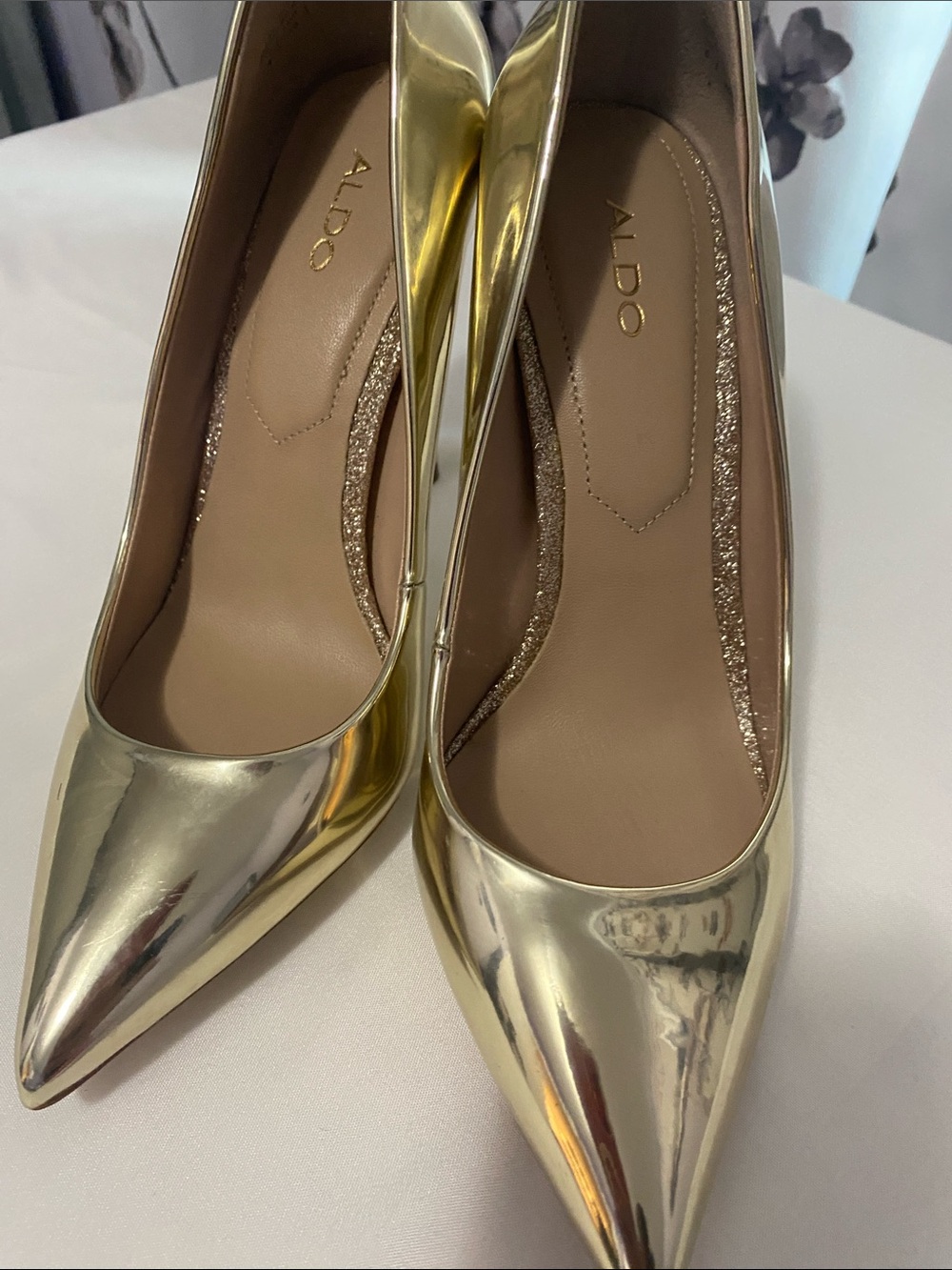 Women’s Also Gold Stiletto Heels Size 6
Used